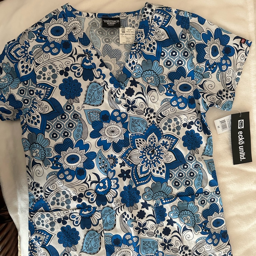 Ecko Unlimited Women's Blue Floral Top